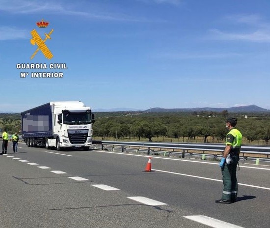 La Guardia Civil detiene al conductor de un camión que circulaba por la ...