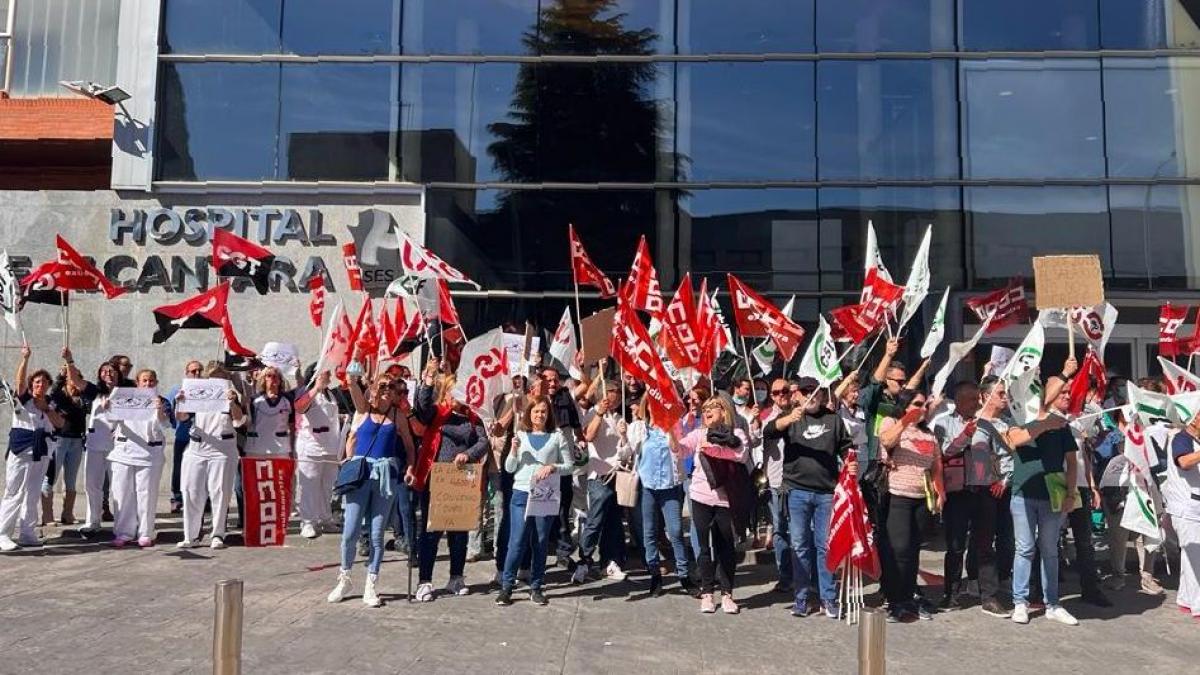 Concentración de la plantilla del servicio de limpieza del Hospital San ...